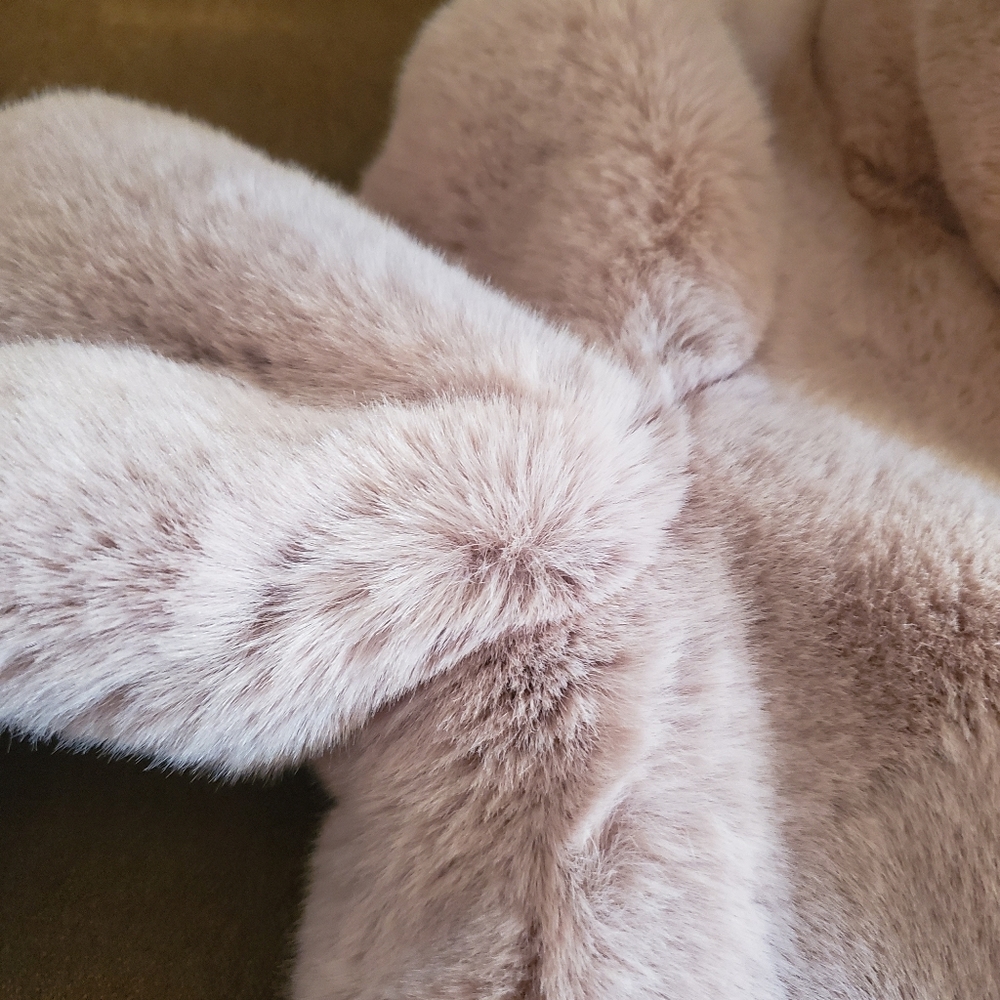 NEW SUPER SOFT VEGAN FUR - Picture 4 of 12
